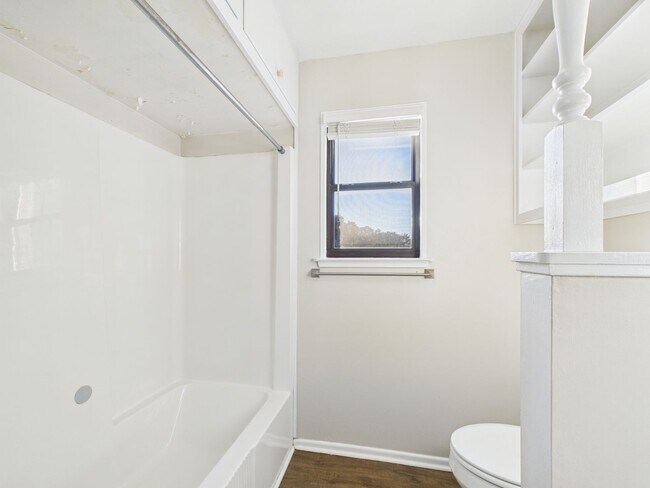 Building Photo - 107 Frederick Rd