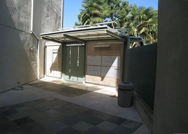 Building Photo - 2900 Fairway Ave