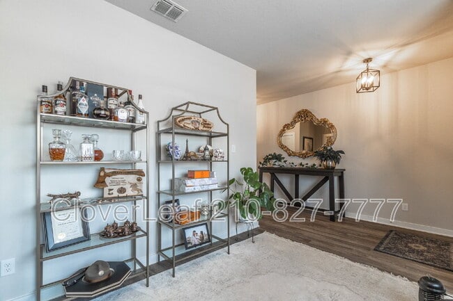 Building Photo - 709 Stonemanor Bay