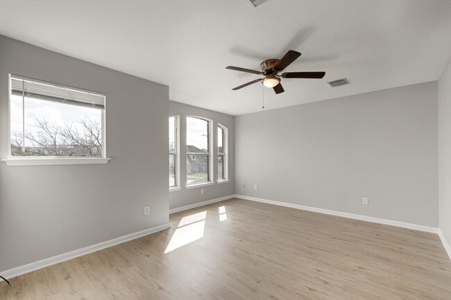 Building Photo - 8818 Iron Springs Dr