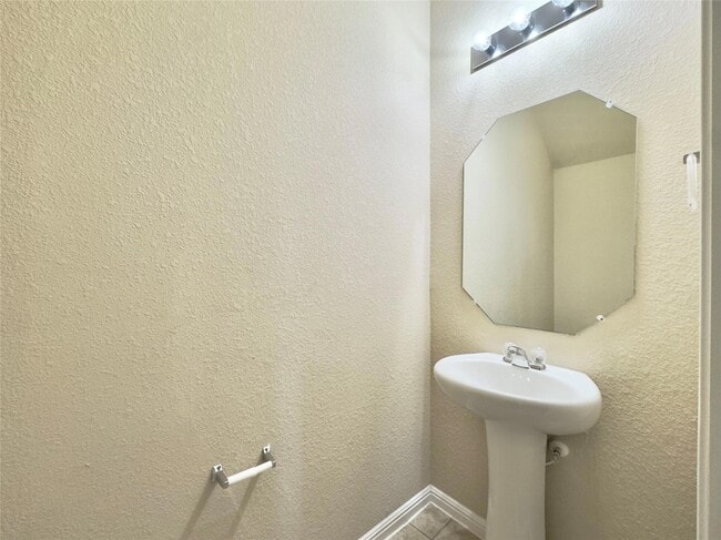 Building Photo - 1521 Maier Dr