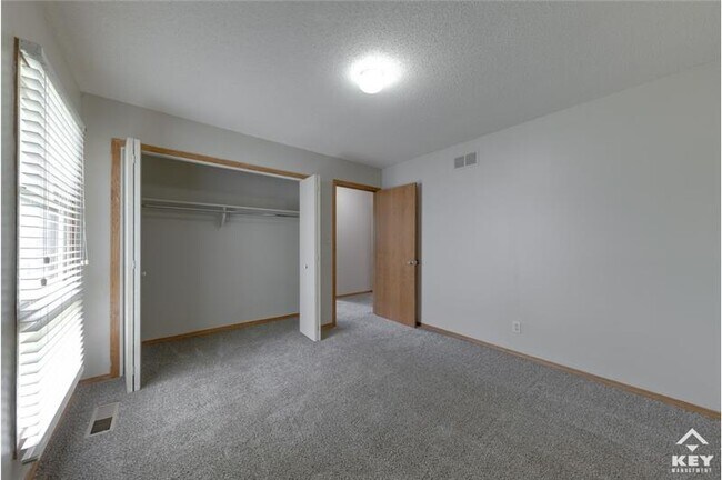 Building Photo - 2807 W Maxwell Ave