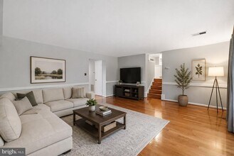 Building Photo - 809 Woodley Dr
