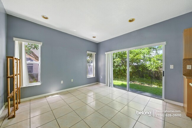 Building Photo - 2915 SE 15th Terrace