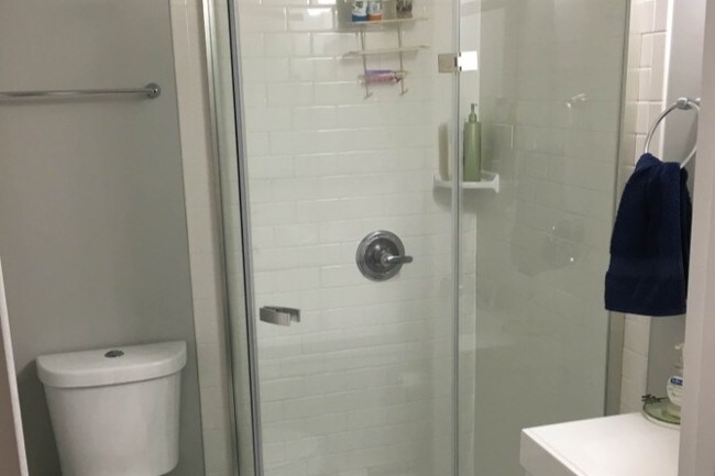 Building Photo - 413 Gittings St