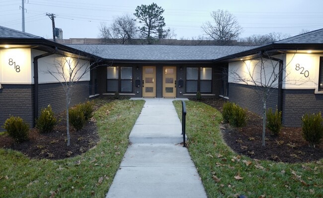 Building Photo - 818 Francis Pl