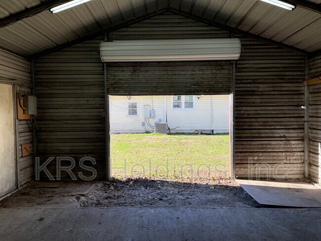 Building Photo - 816 Mullen Rd