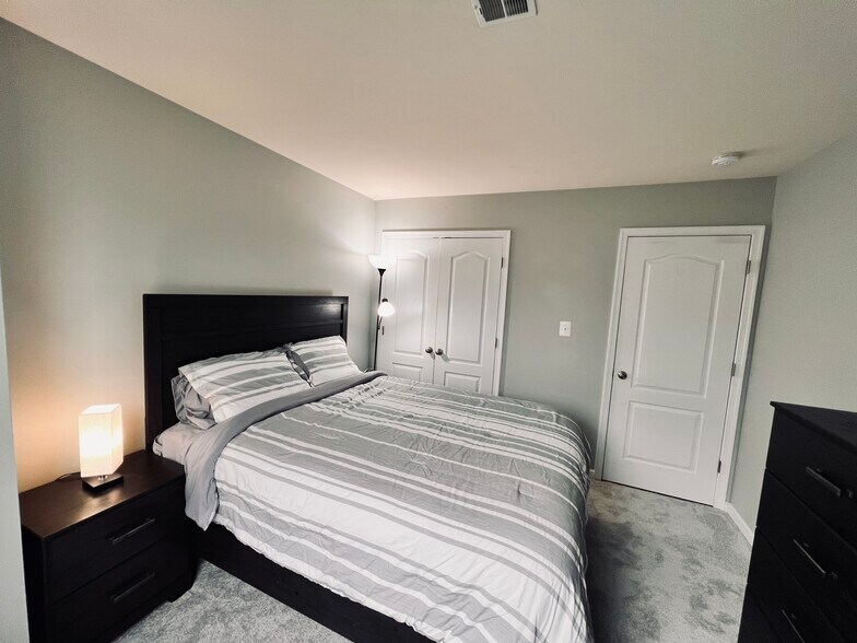 Furnished bedroom #2 with Queen size bed - 4148 Strawbridge Ct