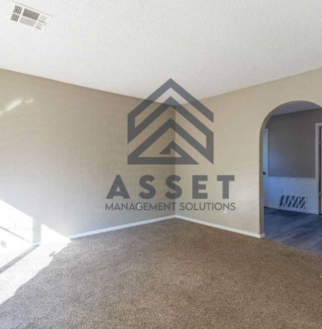Building Photo - 9316 NE Stardust Ln
