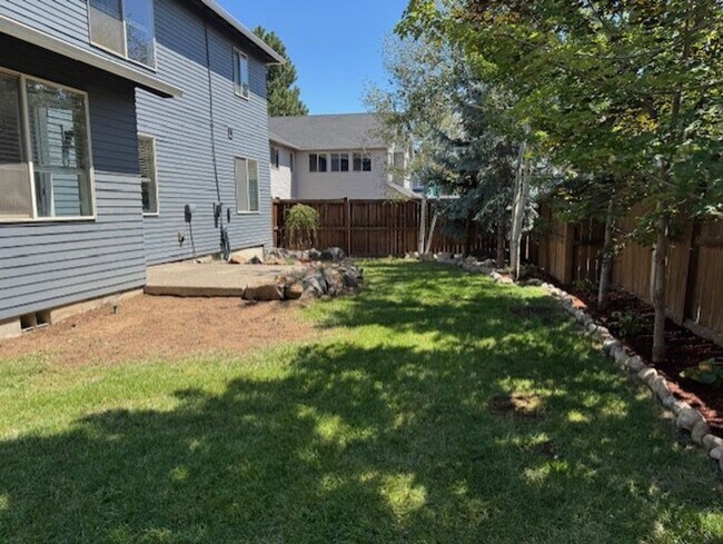 Building Photo - Large Home SW Bend