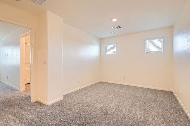 Building Photo - Spacious & Smart: Southern Highlands 4-Bed...