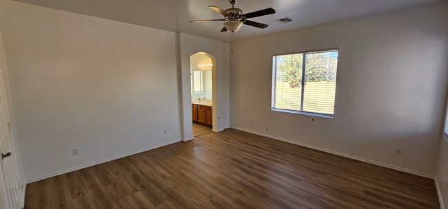 Building Photo - Charming 3-Bedroom, 2-Bath Home with 2-Car...