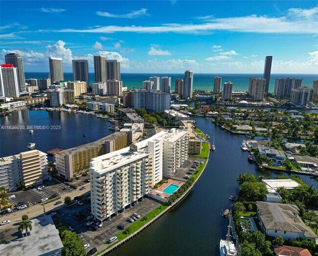 Building Photo - 401 Golden Isles Dr