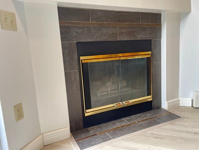 Building Photo - Luxury 2 Bedroom Condo in Centennial Lakes...