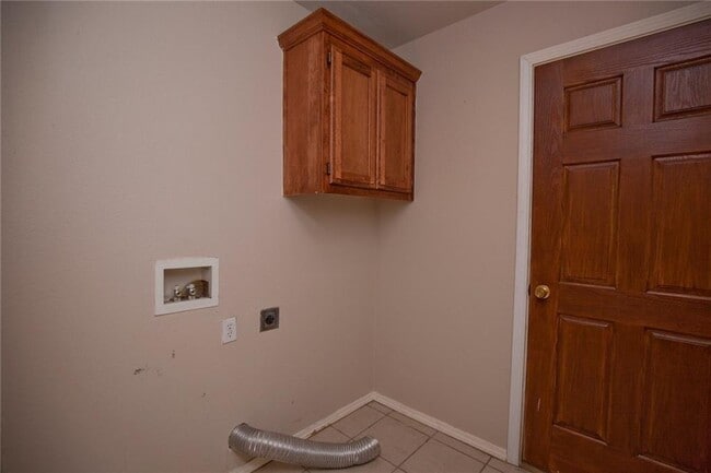 Building Photo - 3104 SW Deerfield Blvd