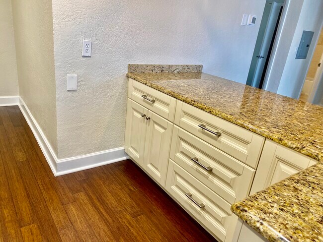 Plenty of drawer storage - 470 3rd St S