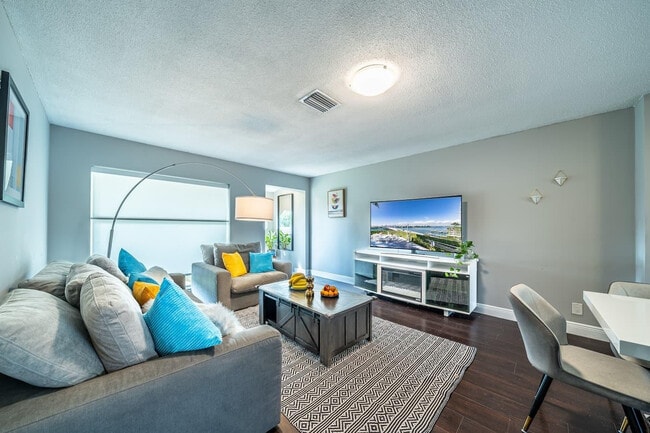 Building Photo - 2101 N 52nd Ave