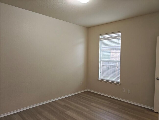 Building Photo - 5610 Hopkins Dr