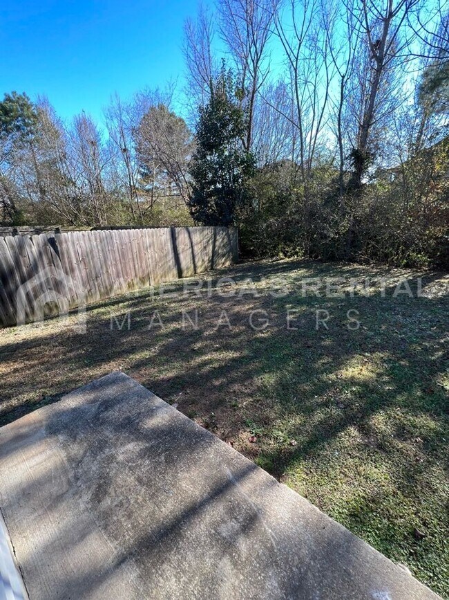 Building Photo - 141 Flagstone Ln