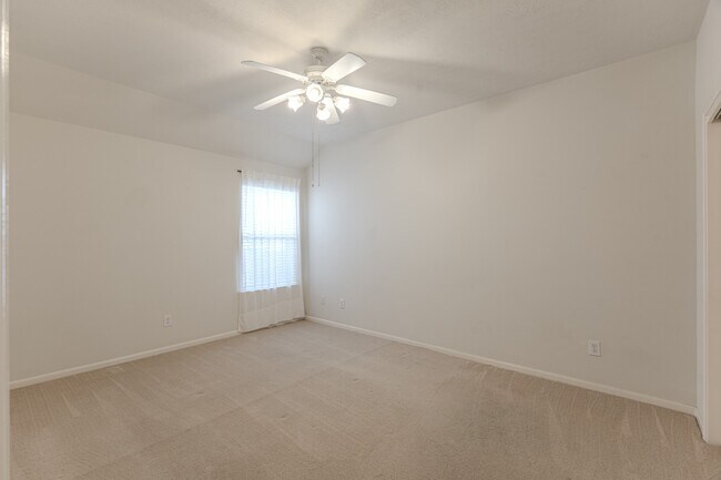 Building Photo - 6618 Trenton Lake Ln