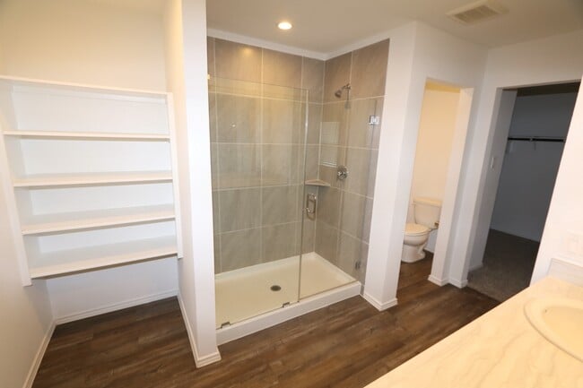 Building Photo - 24757 Mountain Tree Dr