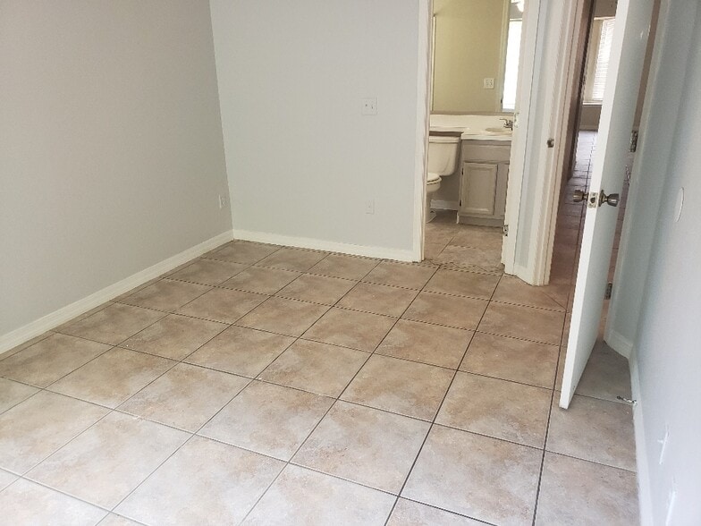 Master - 9326 Bud Wood St