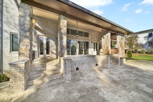 Building Photo - 2011 Sharon Ave