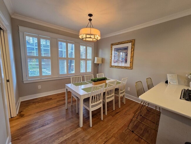 Building Photo - NEW LISTING!!!!!