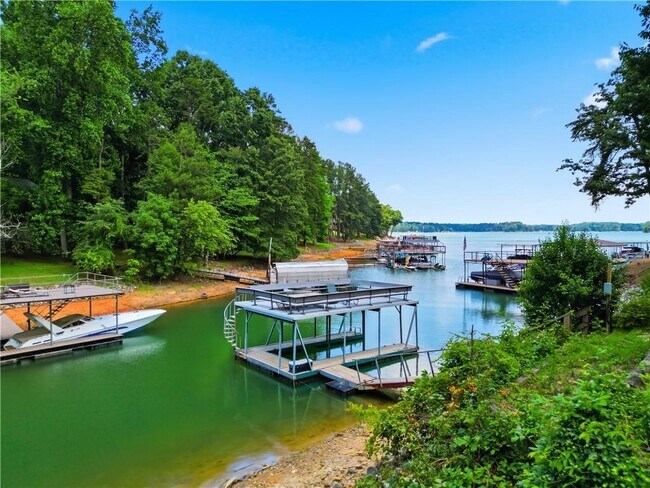 Building Photo - 2115 Kemp Dr