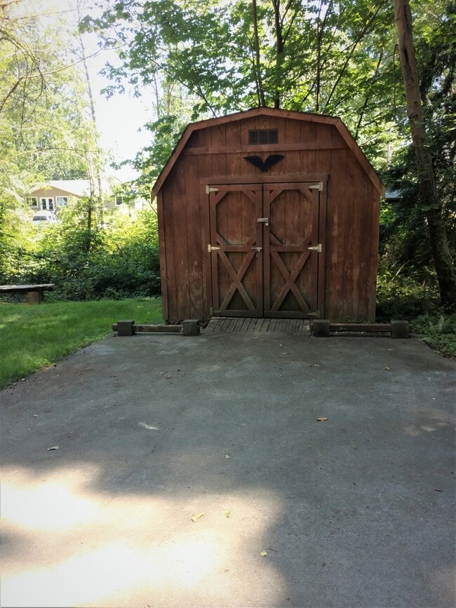 Building Photo - Private Log Home in Suquamish Surrounded b...