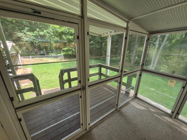 Building Photo - 1108 Dandridge Dr