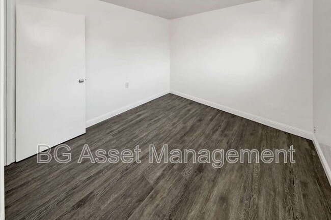 Building Photo - 1875 Powell St