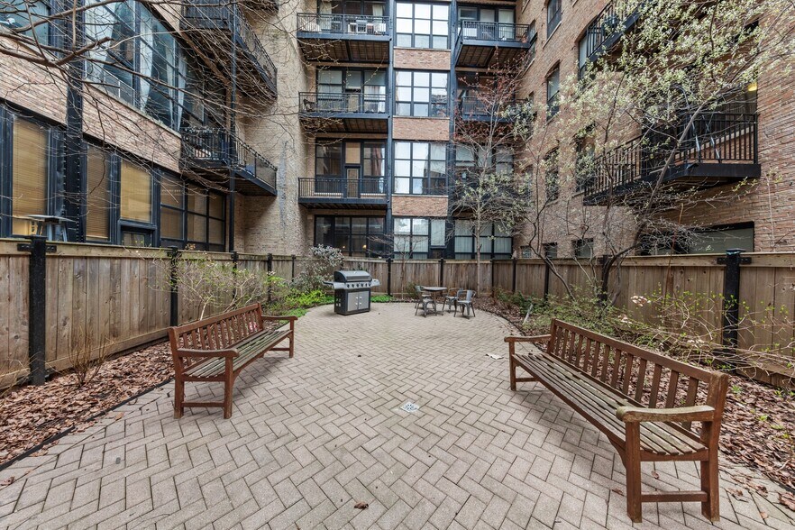 Courtyard - 226 N Clinton St