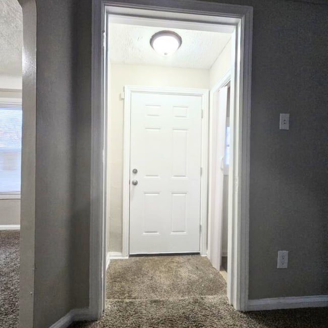 Building Photo - 10803 Roxbury St