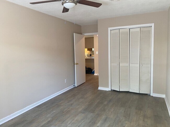 Building Photo - 2630 Vance Dr