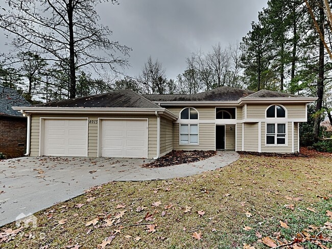 Building Photo - 4015 Golfview Dr