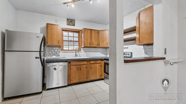 Building Photo - Charming & Cozy Living