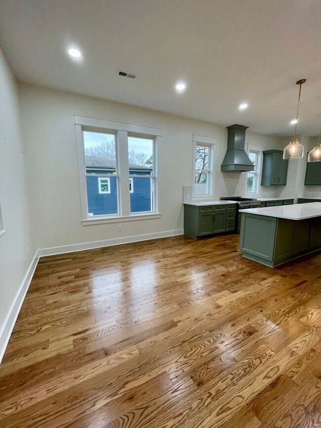 Building Photo - 323 50th Ave N