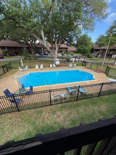 Building Photo - 239 Molokai Vlg