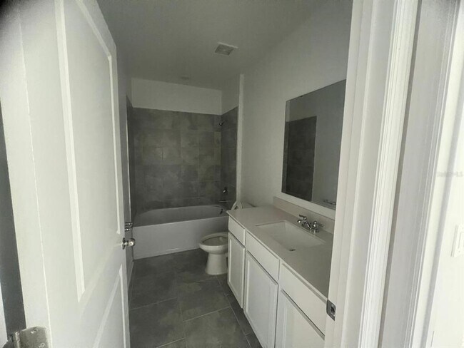Building Photo - 4964 Worchester Dr