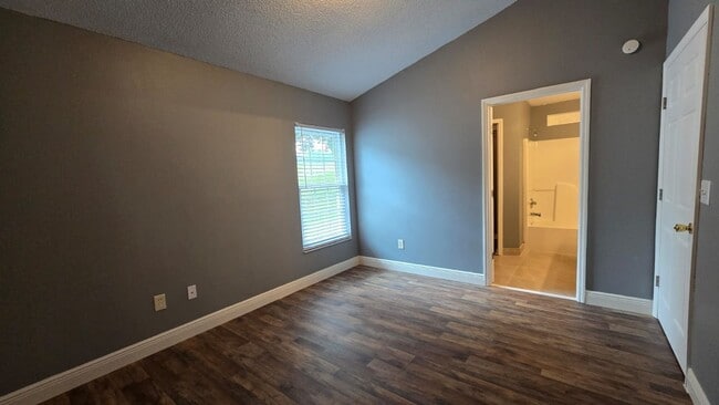 Building Photo - One Story Home in Royal Ridge, Davenport