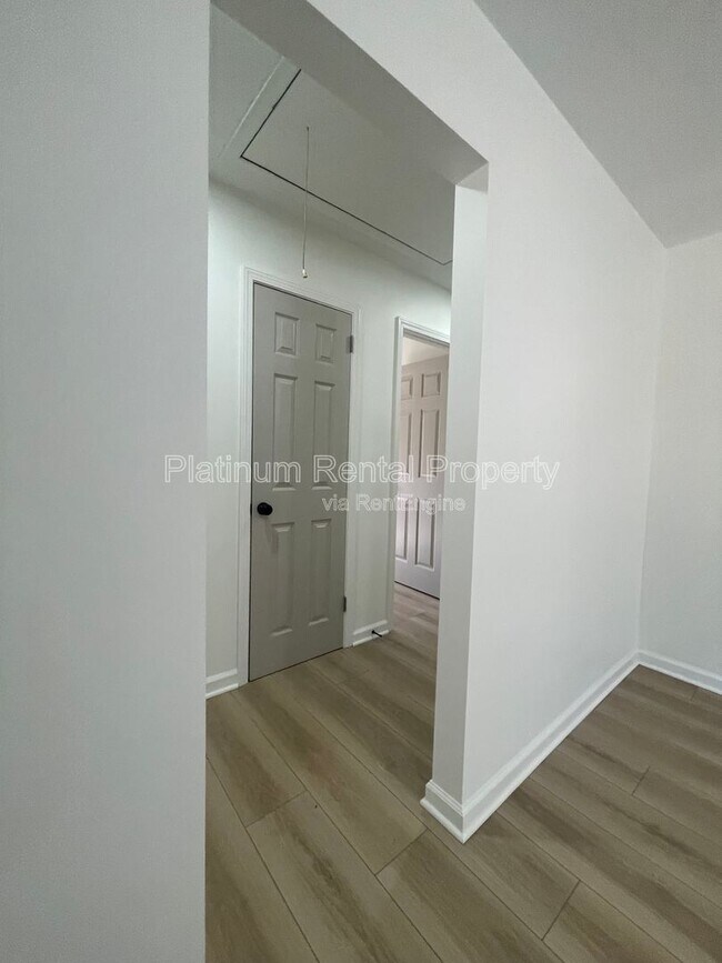 Building Photo - 1245 Shore Dr SW