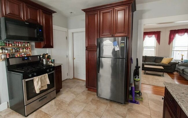 Building Photo - 65 Wyman St