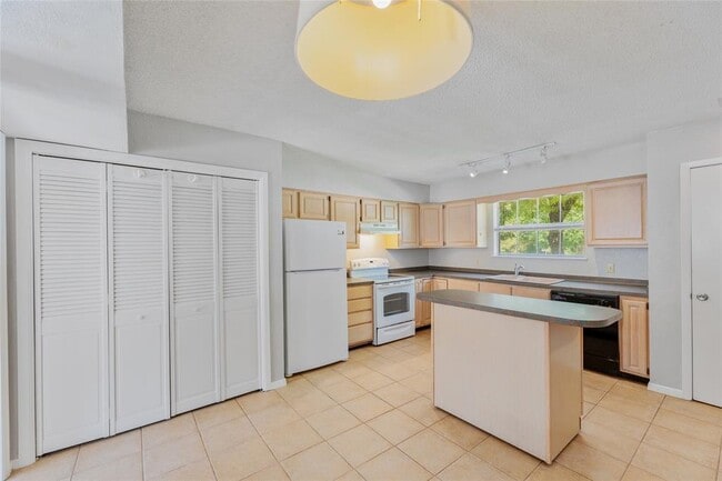 Building Photo - 1859 Coronado Hills Dr