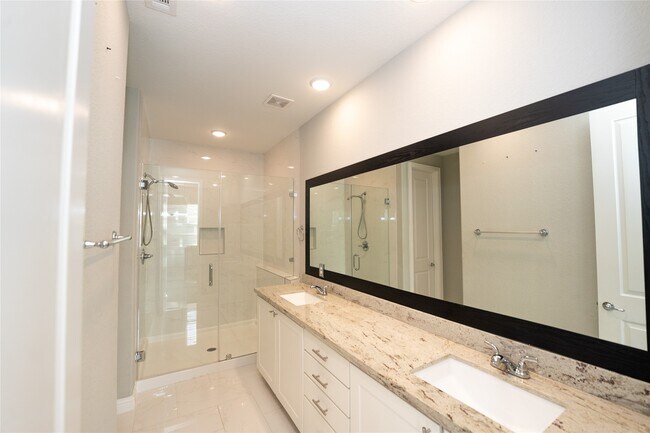 Building Photo - 5411 Camaguey St