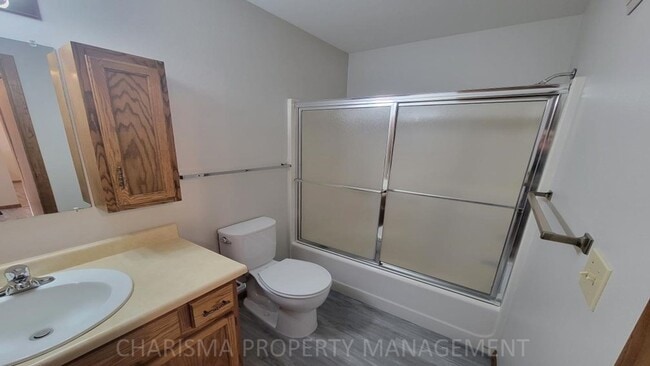 Building Photo - NEWLY UPDATED 1 BD, 1 BA UNITS LOCATED IN ...
