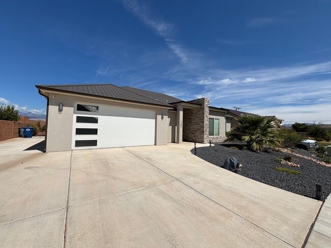 Building Photo - ADORABLE HOUSE FOR RENT IN HURRICANE