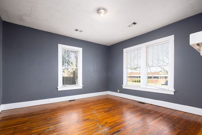 Building Photo - 3br/2ba home in the hospital district