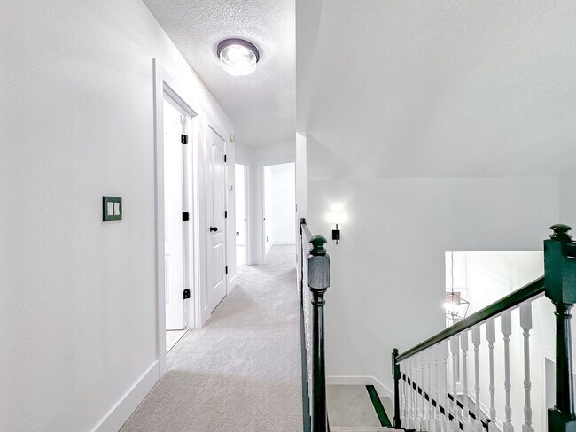 Building Photo - 4 BEDROOM 2.5 BATHROOM HOME IN OX-BOTTOM M...