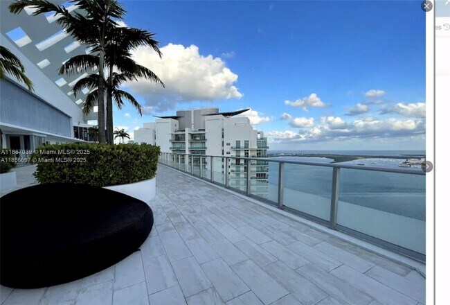 Building Photo - 1300 Brickell Bay Dr